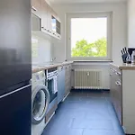 Tolstov - 1 Or 3 With Balcony - 20 Min Messe Dus & Airport Dus Appartamento