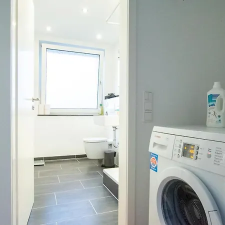 Apartment Raj Living - 1 Or 3 With Balcony - 20 Min Messe Dus & Airport Dus *