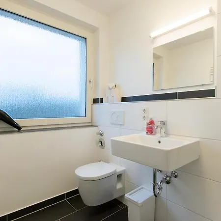 Raj Living - 1 Or 3 With Balcony - 20 Min Messe Dus & Airport Dus Apartment