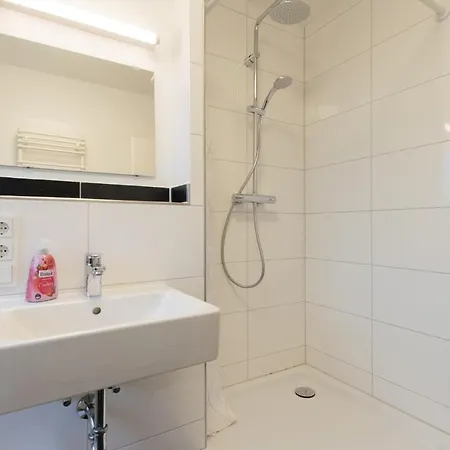 Raj Living - 1 Or 3 With Balcony - 20 Min Messe Dus & Airport Dus Apartment