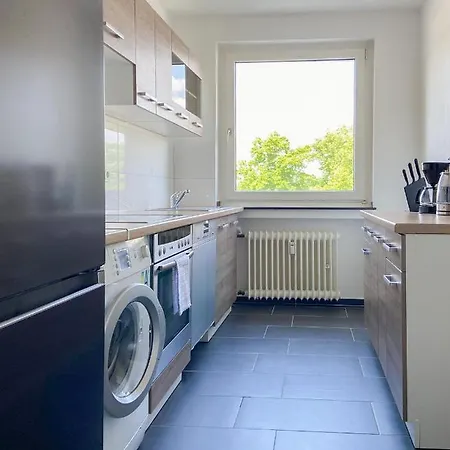 Raj Living - 1 Or 3 With Balcony - 20 Min Messe Dus & Airport Dus Apartment