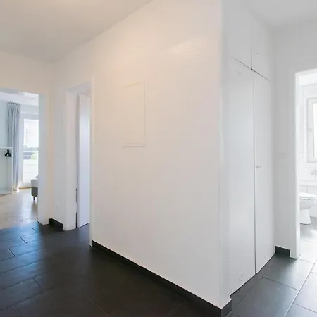 Raj Living - 1 Or 3 With Balcony - 20 Min Messe Dus & Airport Dus Apartment Meerbusch