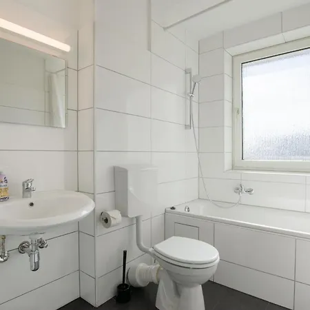 Raj Living - 1 Or 3 With Balcony - 20 Min Messe Dus & Airport Dus Apartment