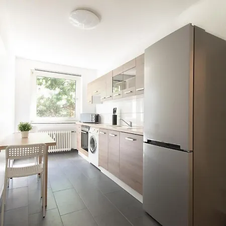 Apartment Raj Living - 1 Or 3 With Balcony - 20 Min Messe Dus & Airport Dus *