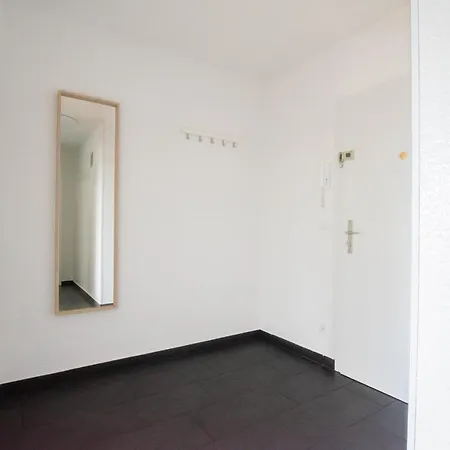 Raj Living - 1 Or 3 With Balcony - 20 Min Messe Dus & Airport Dus Apartment *