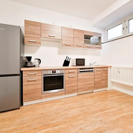 Raj Living - 1 Or 3 With Balcony - 20 Min Messe Dus & Airport Dus Apartment *