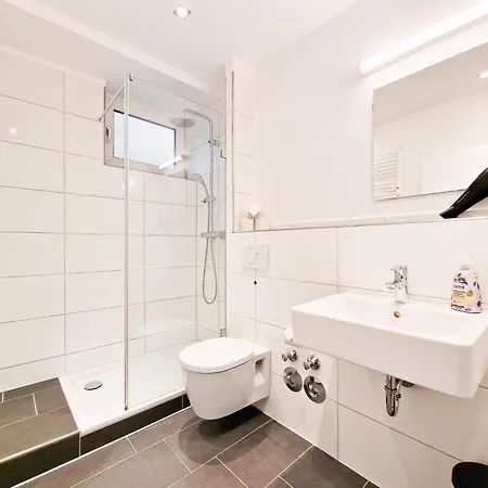 Apartment Raj Living - 1 Or 3 With Balcony - 20 Min Messe Dus & Airport Dus