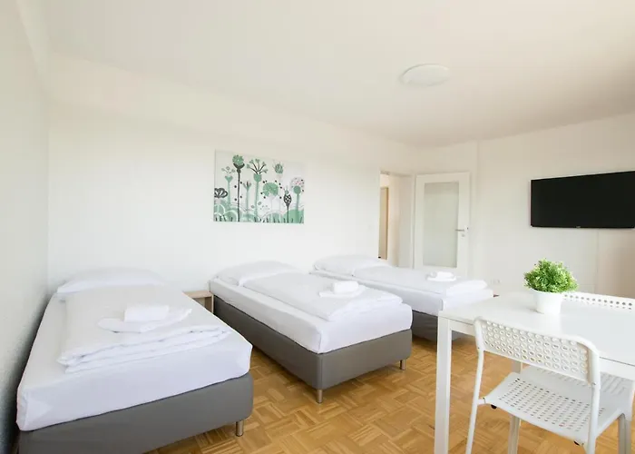 Tolstov - 1 Or 3 With Balcony - 20 Min Messe Dus & Airport Dus דירה *