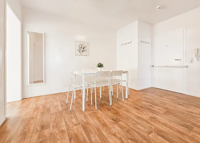 Tolstov - 1 Or 3 With Balcony - 20 Min Messe Dus & Airport Dus